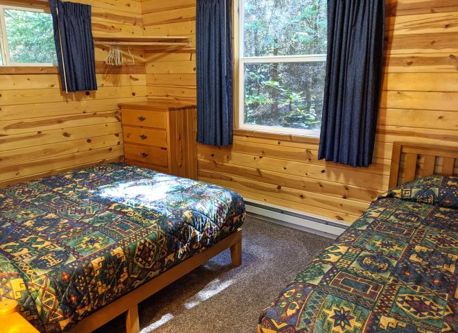 Bedroom with a queen and twin bed.