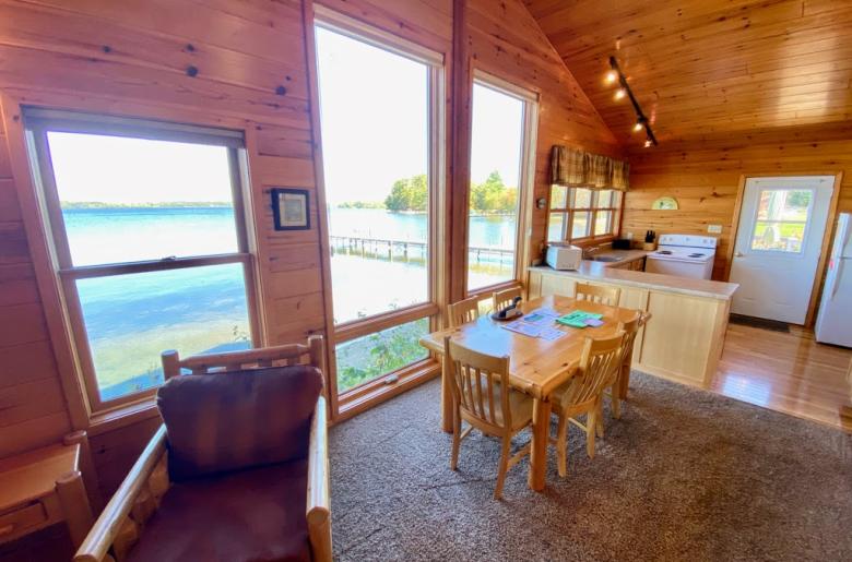 Dining area with seating for 6 that overlooks the lake.